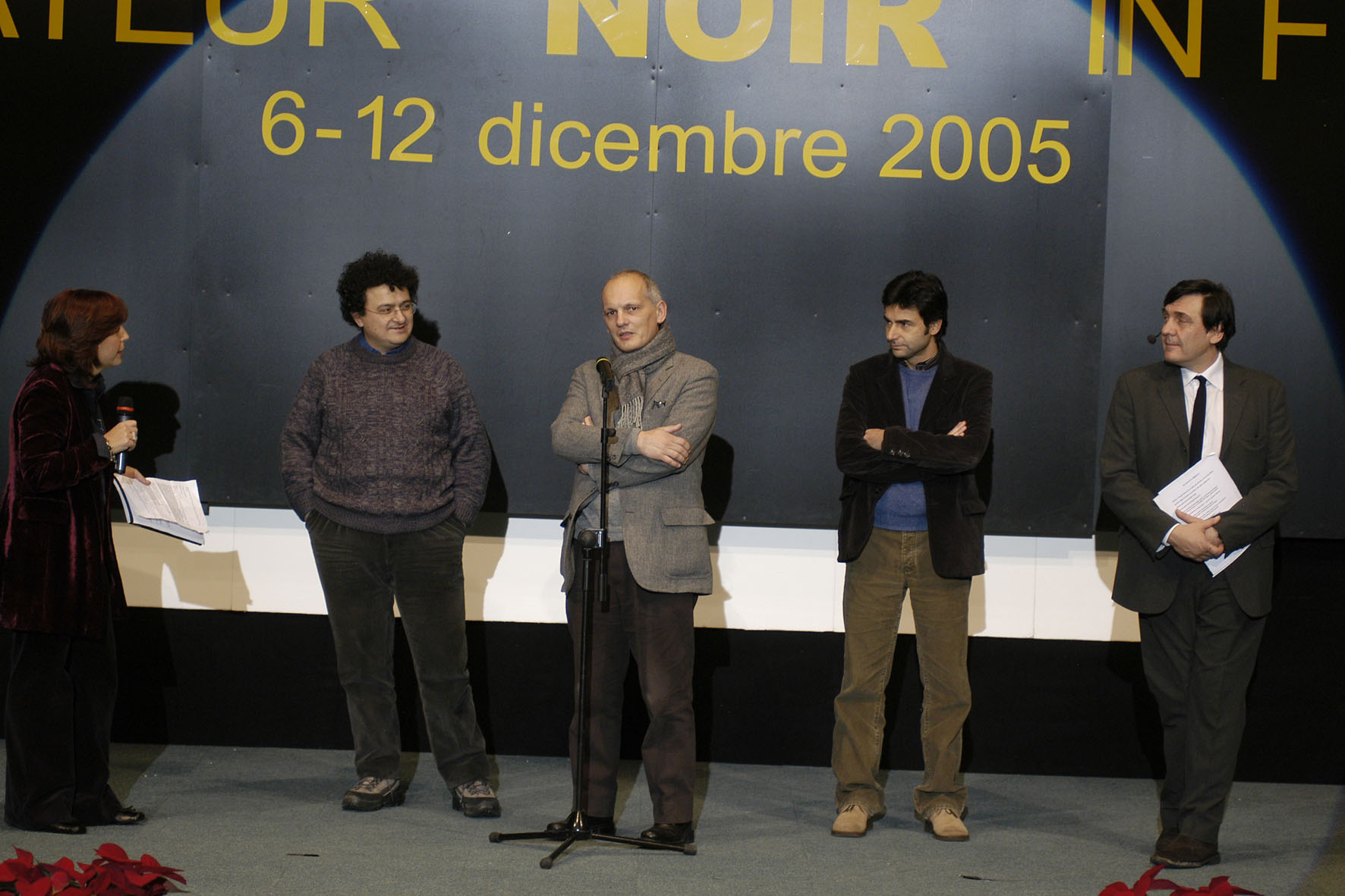 La cinquina dei finalisti (meno i due assenti giustificati) all'inaugurazione del festival. Fra i due presentatori: Gianni Biondillo, Leonardo Gori, Stefano Tura.